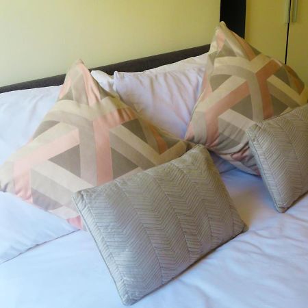 Entire 2 Bed Ground Floor Apartment Central But Quiet Newmarket  Dış mekan fotoğraf
