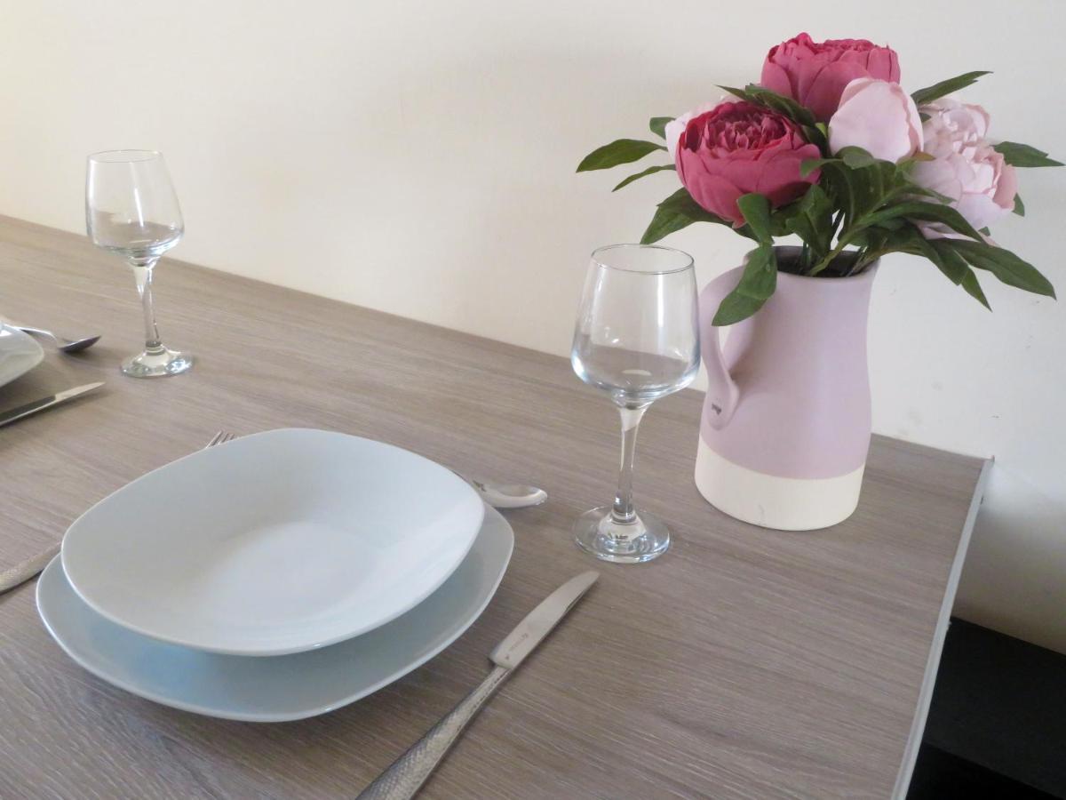 Entire 2 Bed Ground Floor Apartment Central But Quiet Newmarket  Dış mekan fotoğraf