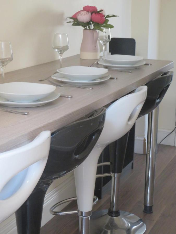 Entire 2 Bed Ground Floor Apartment Central But Quiet Newmarket  Dış mekan fotoğraf