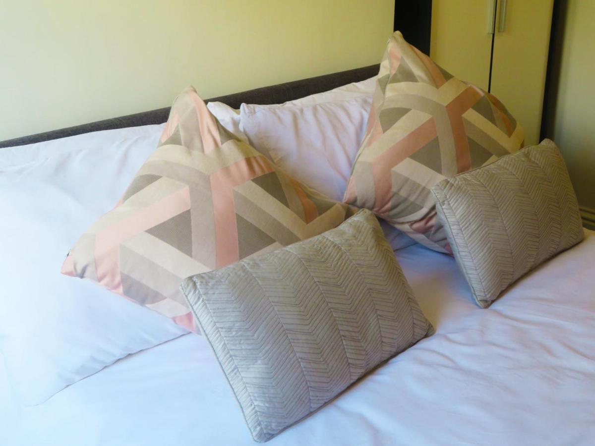 Entire 2 Bed Ground Floor Apartment Central But Quiet Newmarket  Dış mekan fotoğraf